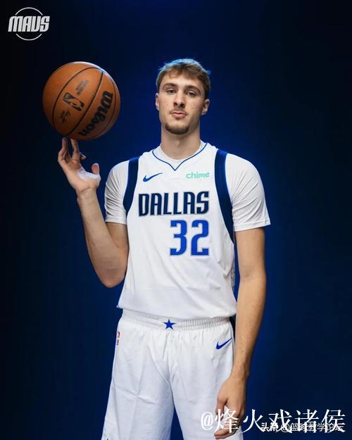 弗拉格挑篮命中造成犯规,加罚不中错失40分、独行侠落后1分 弗拉格挑篮命中造成犯规,加罚不中错失40分、独行侠落后1分