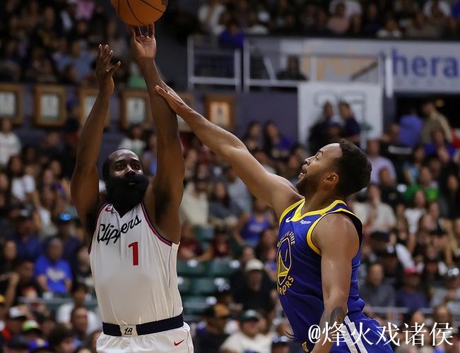 绝杀三分定胜局！勇士险胜快船，库里9分哈登13分